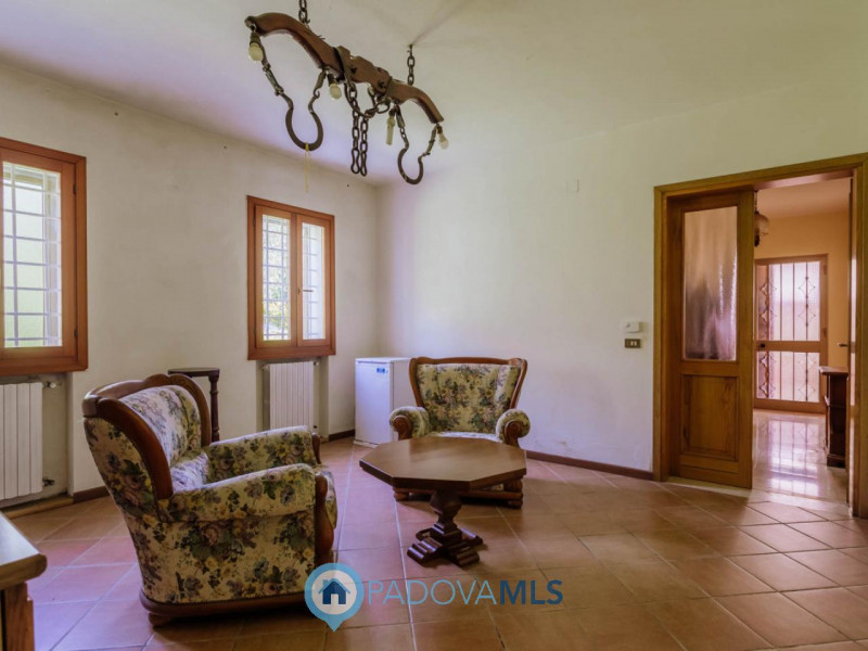 Immobile in esclusiva al Gruppo Padova MLS

Cinto Euganeo - A Valnogaredo proponiamo immobile cos...