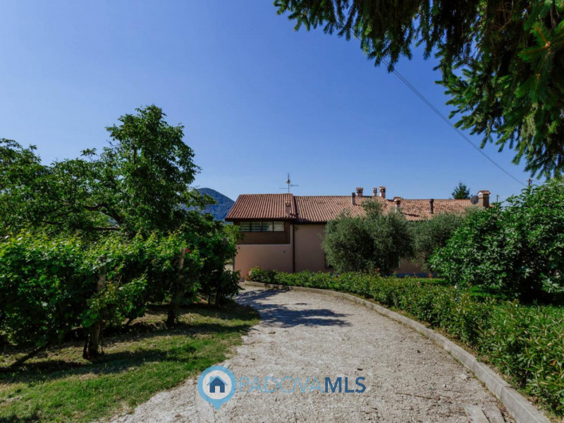 Immobile in esclusiva al Gruppo Padova MLS

Cinto Euganeo - A Valnogaredo proponiamo immobile cos...