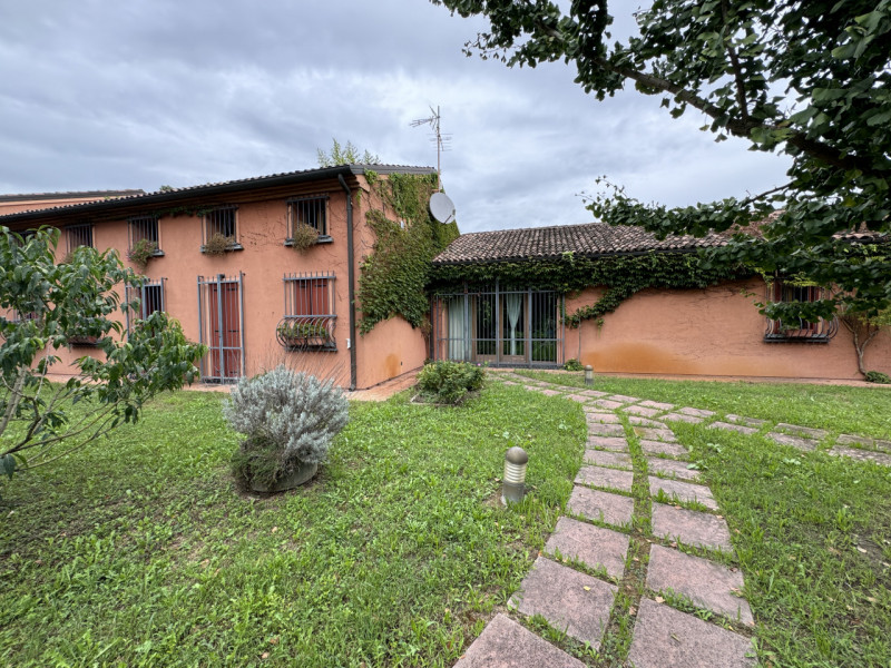 Giacciano con Baruchella Vendita Villa