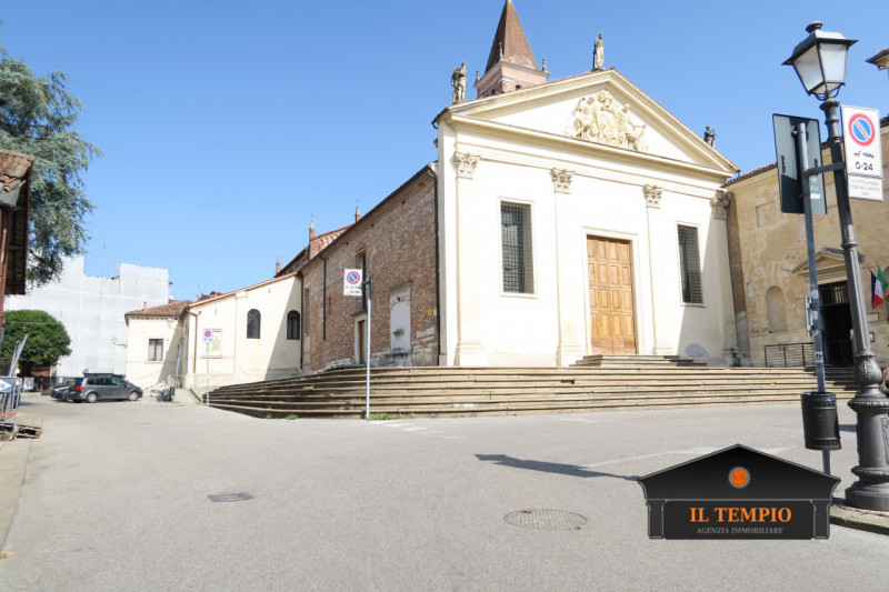 **Affittasi Camera per Studenti**

Sono disponibili **4 camere singole** in un accogliente studen...