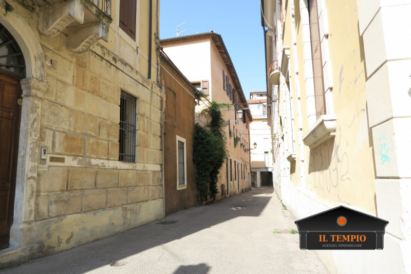 **Affittasi Camera per Studenti**

Sono disponibili **4 camere singole** in un accogliente studen...