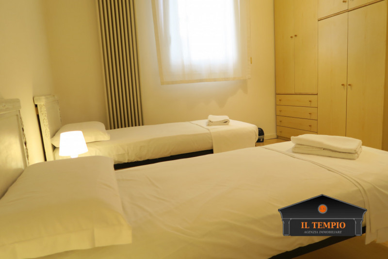 **Affittasi Camera per Studenti**

Sono disponibili **4 camere singole** in un accogliente studen...