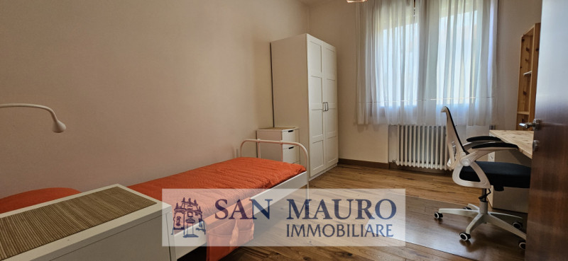 VICENZA CITTA': disponiamo di 1 stanza singola per studenti in appartamento al secondo piano di r...