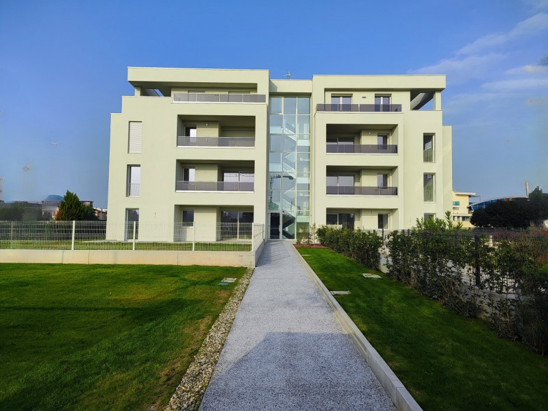 FINITI IN PRONTA CONSEGNA ULTIMI APPARTAMENTI 

Scopri il tuo nuovo rifugio nella splendida e res...