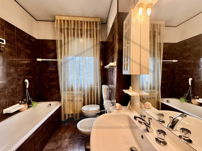 ABANO TERME - Nel prestigioso e ricercato quartiere San Lorenzo di Abano Terme, proponiamo in ven...