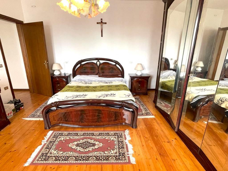 Tipica casa di campagna con annesso rustico adiacente e giardino di proprietà. 
Ubicata in zona r...