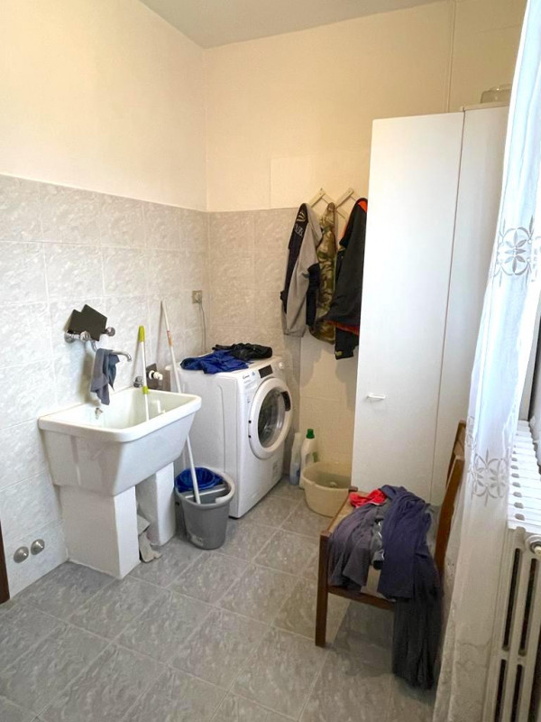 Tipica casa di campagna con annesso rustico adiacente e giardino di proprietà. 
Ubicata in zona r...