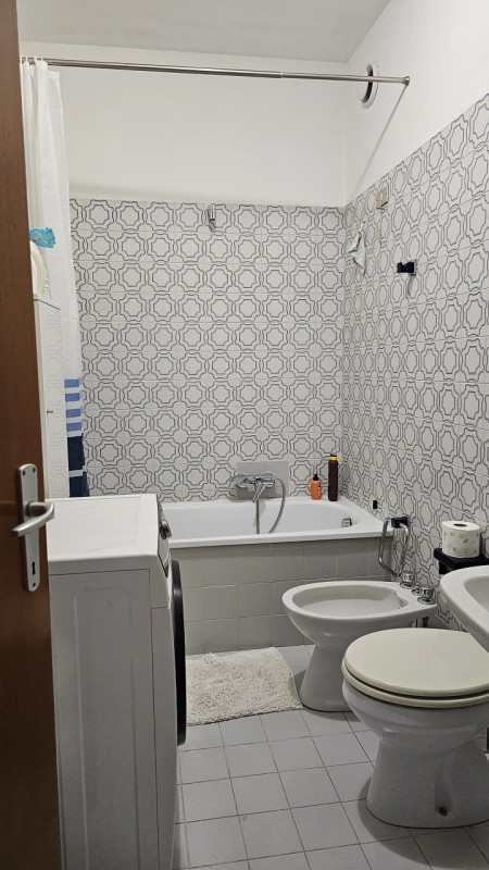 PADOVA – ZONA SACRA FAMIGLIA. Proponiamo in locazione un luminoso e spazioso appartamento pentalo...