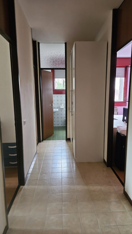 PADOVA – ZONA SACRA FAMIGLIA. Proponiamo in locazione un luminoso e spazioso appartamento pentalo...