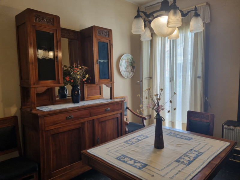 Splendida opportunità immobiliare! Proponiamo in vendita una casa singola terratetto situata nel ...