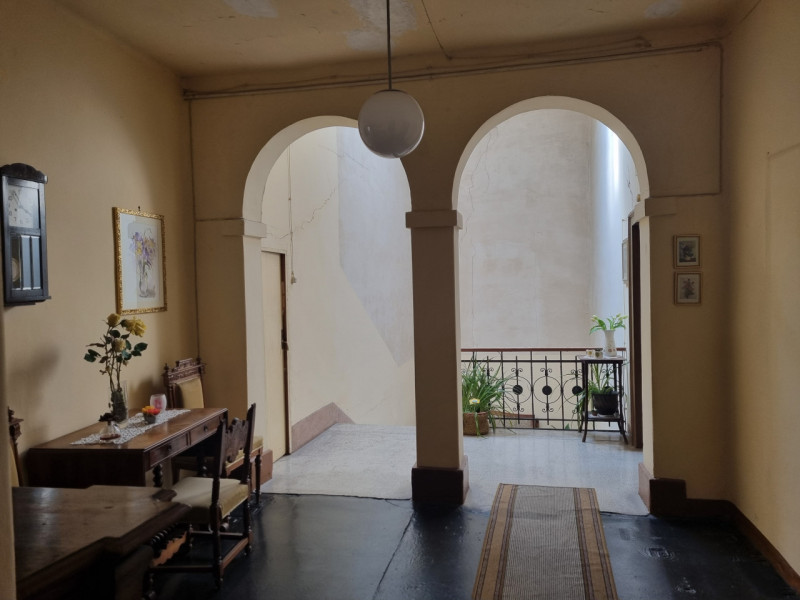 Splendida opportunità immobiliare! Proponiamo in vendita una casa singola terratetto situata nel ...