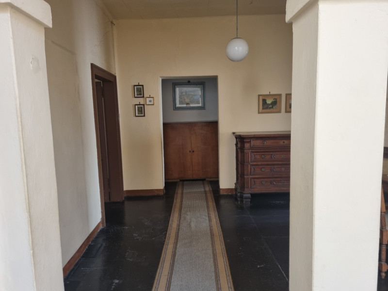 Splendida opportunità immobiliare! Proponiamo in vendita una casa singola terratetto situata nel ...