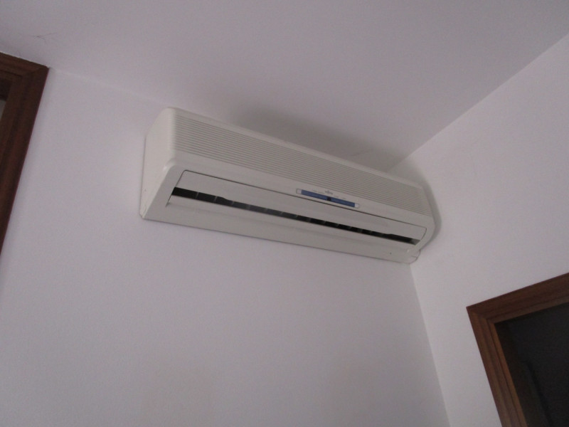 Vicino al centro di Strà (VE) affittasi ampio ufficio al primo piano (senza ascensore). Superfici...