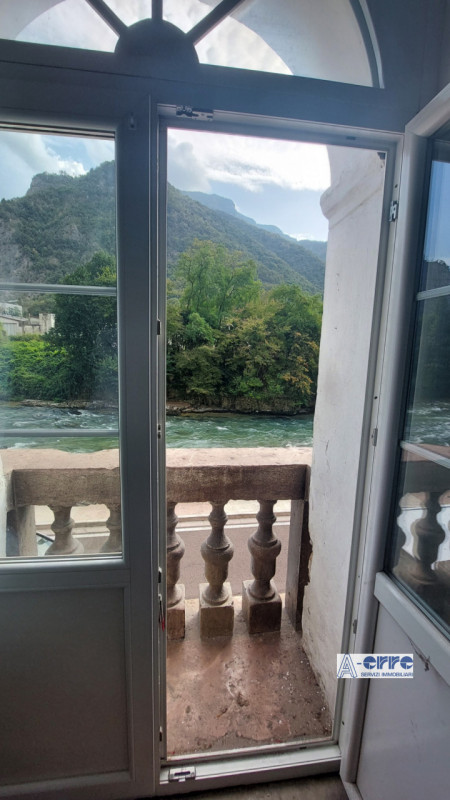 In pieno centro paese, proponiamo appartamento al primo piano di una suggestiva palazzina storica...