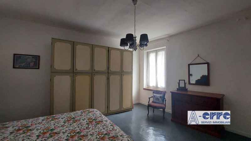 In pieno centro paese, proponiamo appartamento al primo piano di una suggestiva palazzina storica...