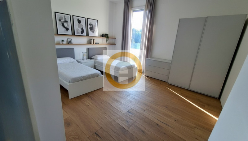 Scopri questa Villa moderna situata a Bassano del Grappa, in un quartiere residenziale molto appr...