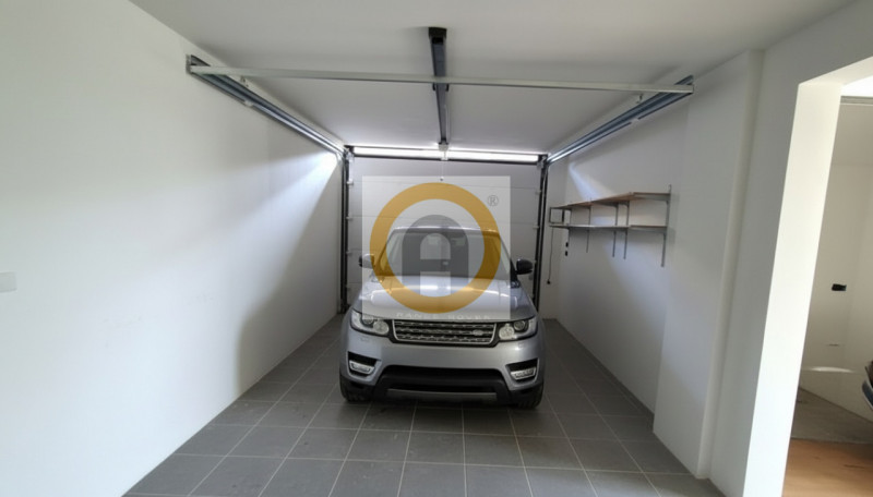 Scopri questa Villa moderna situata a Bassano del Grappa, in un quartiere residenziale molto appr...