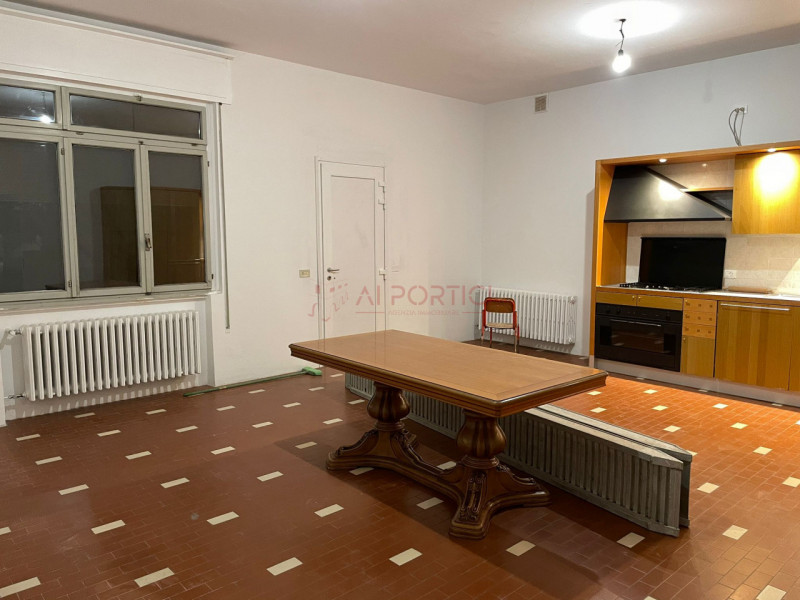 Comune di CANDIANA - APPARTAMENTO di 160 mq + LABORATORIO di 110 mq direttamente collegato con l'...