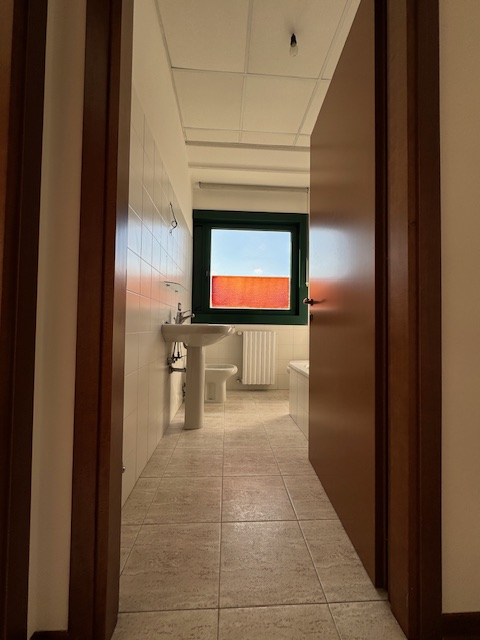 PIANIGA-Mellaredo-: situato lungo la statale Noalese a soli 15 km da Padova, questo spazio di 70 ...