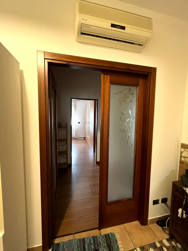 POJANA MAGGIORE: In contesto condominiale di tre unità, porzione abitativa sviluppata su tre live...