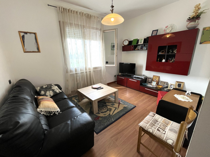 POJANA MAGGIORE: In contesto condominiale di tre unità, porzione abitativa sviluppata su tre live...