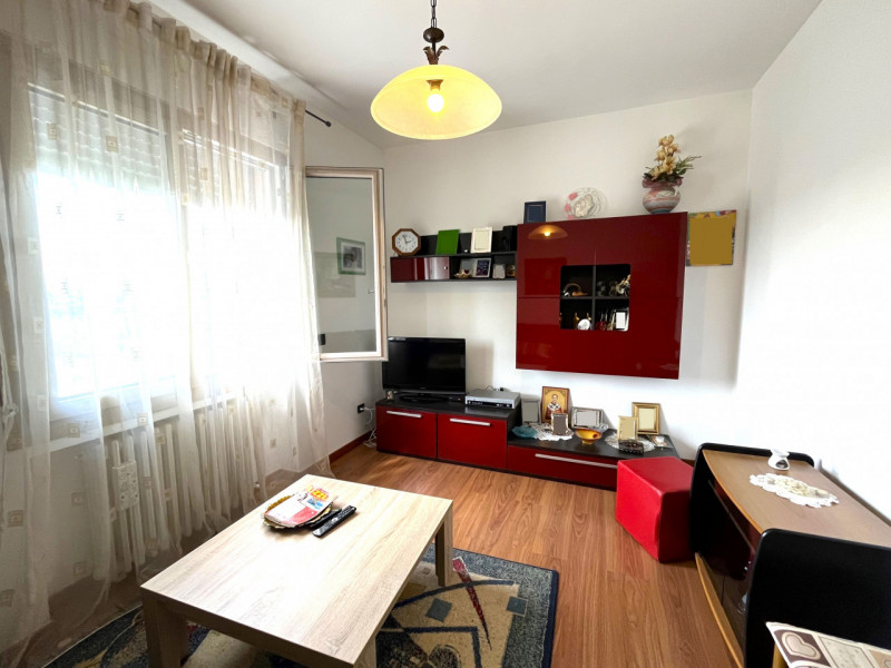 POJANA MAGGIORE: In contesto condominiale di tre unità, porzione abitativa sviluppata su tre live...