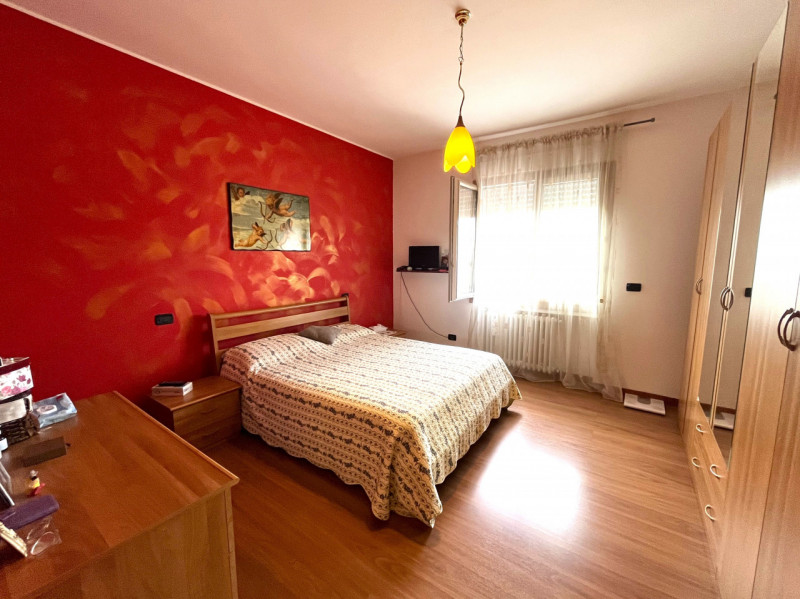 POJANA MAGGIORE: In contesto condominiale di tre unità, porzione abitativa sviluppata su tre live...