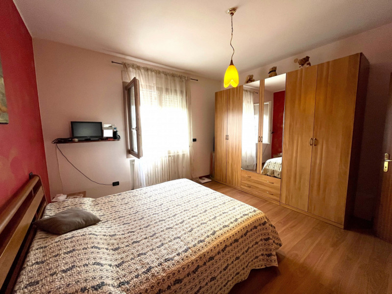 POJANA MAGGIORE: In contesto condominiale di tre unità, porzione abitativa sviluppata su tre live...