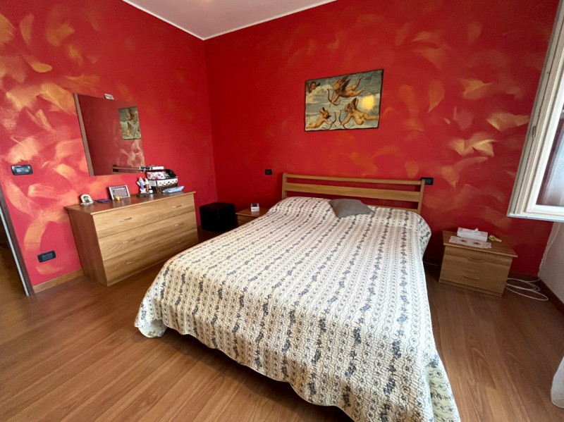 POJANA MAGGIORE: In contesto condominiale di tre unità, porzione abitativa sviluppata su tre live...