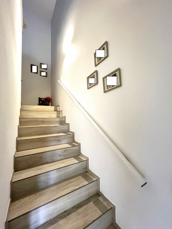 POJANA MAGGIORE: In contesto condominiale di tre unità, porzione abitativa sviluppata su tre live...