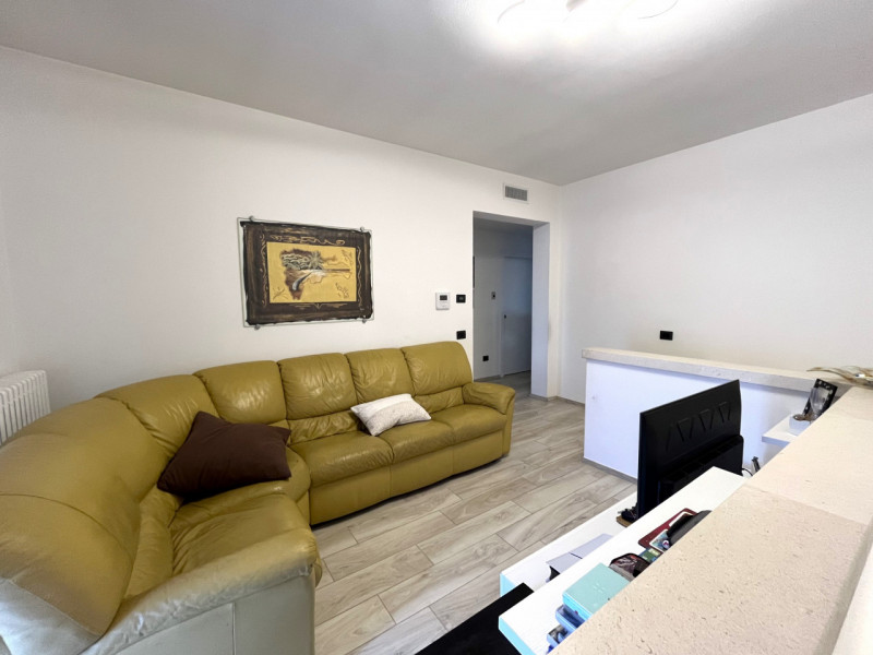 POJANA MAGGIORE: In contesto condominiale di tre unità, porzione abitativa sviluppata su tre live...