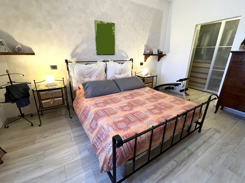 POJANA MAGGIORE: In contesto condominiale di tre unità, porzione abitativa sviluppata su tre live...