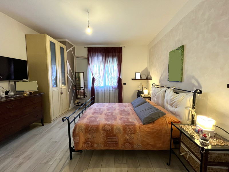 POJANA MAGGIORE: In contesto condominiale di tre unità, porzione abitativa sviluppata su tre live...