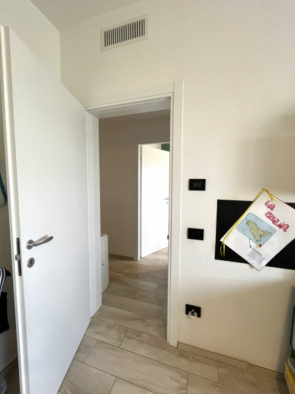 POJANA MAGGIORE: In contesto condominiale di tre unità, porzione abitativa sviluppata su tre live...