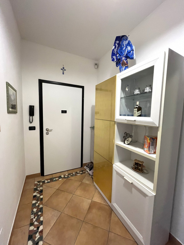 POJANA MAGGIORE: In contesto condominiale di tre unità, porzione abitativa sviluppata su tre live...