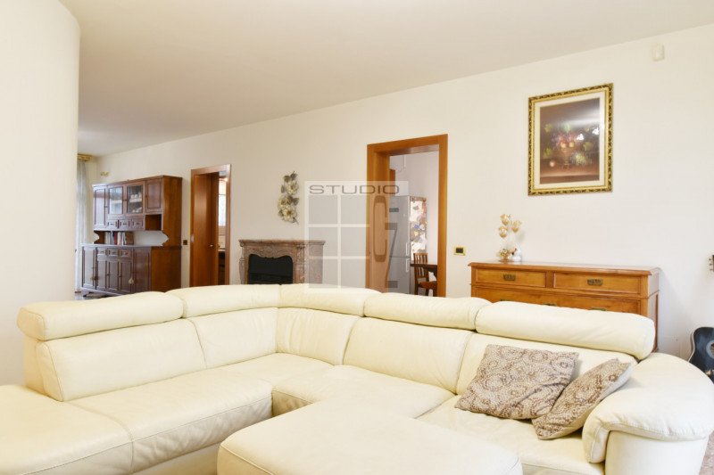 Proponiamo in vendita bifamiliare in classe energetica A2.
La casa gode di totale indipendenza, i...