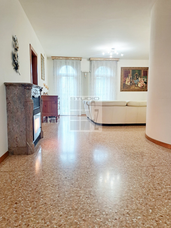 Proponiamo in vendita bifamiliare in classe energetica A2.
La casa gode di totale indipendenza, i...