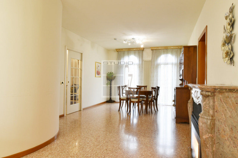 Proponiamo in vendita bifamiliare in classe energetica A2.
La casa gode di totale indipendenza, i...