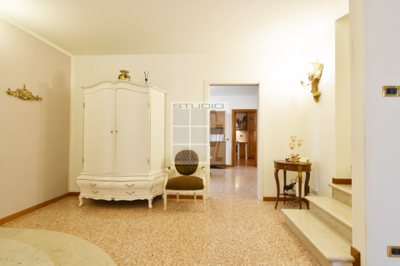 Proponiamo in vendita bifamiliare in classe energetica A2.
La casa gode di totale indipendenza, i...