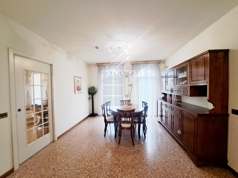 Proponiamo in vendita bifamiliare in classe energetica A2.
La casa gode di totale indipendenza, i...