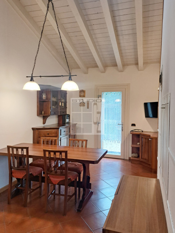 Proponiamo in vendita bifamiliare in classe energetica A2.
La casa gode di totale indipendenza, i...