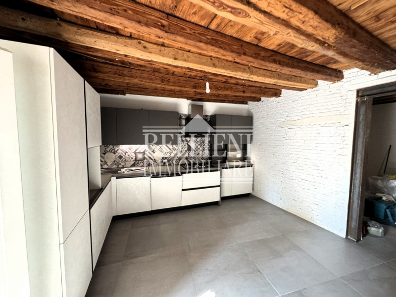 CENTRO STORICO: Appartamento al piano primo appena ristrutturato. L'immobile si compone da soggio...