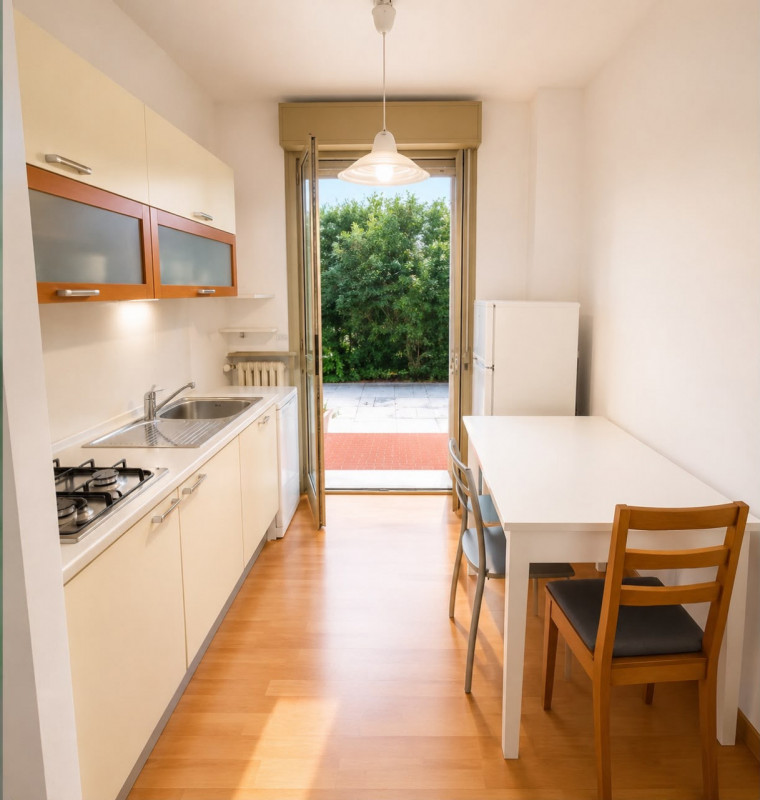 (Per INFO Cristina 3389226442) Padova, zona Ognissanti, proponiamo in affitto appartamento al pia...