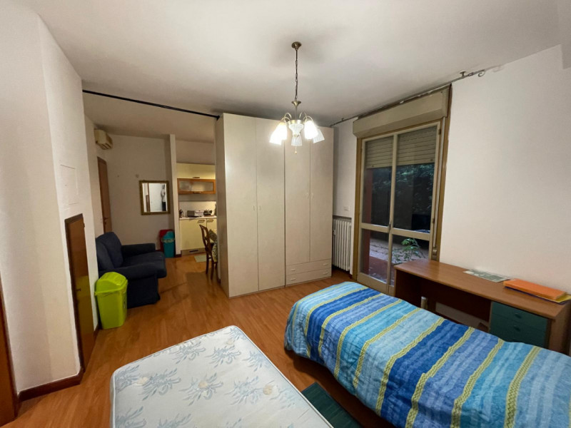 (Per INFO Cristina 3389226442) Padova, zona Ognissanti, proponiamo in affitto appartamento al pia...