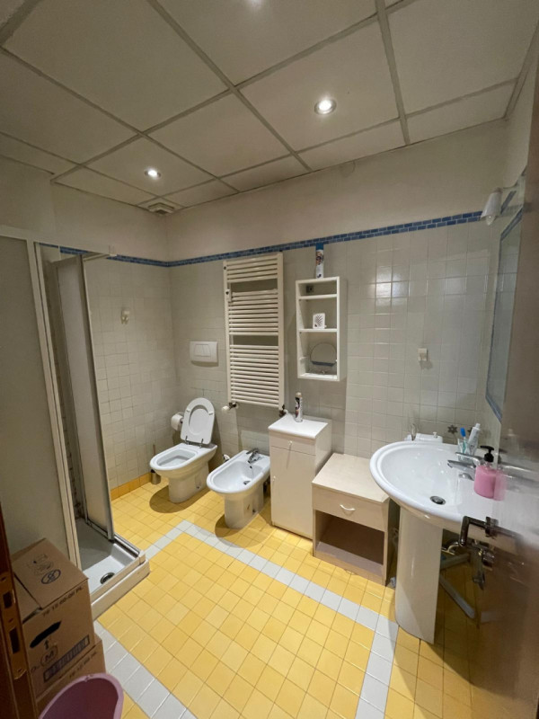(Per INFO Cristina 3389226442) Padova, zona Ognissanti, proponiamo in affitto appartamento al pia...