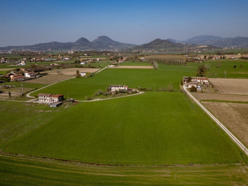 1,1 Ettari di area agricola a destinazione Seminativo.
Terreno ben inquadrato, con accesso dirett...