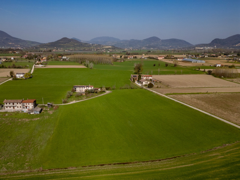 1,1 Ettari di area agricola a destinazione Seminativo.
Terreno ben inquadrato, con accesso dirett...