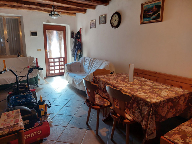 Proponiamo in vendita una graziosa casa a schiera porzione centrale di circa 120 mq situata nella...