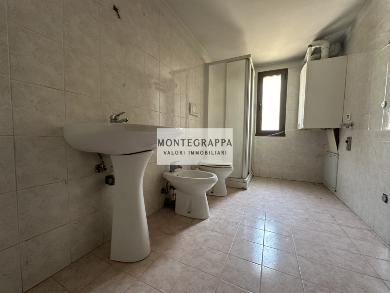 Situata nel cuore del paese, proponiamo in vendita casa singola pronta da vivere perfetta per chi...