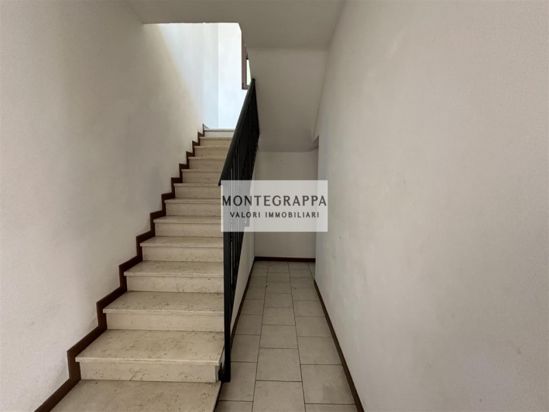 Situata nel cuore del paese, proponiamo in vendita casa singola pronta da vivere perfetta per chi...